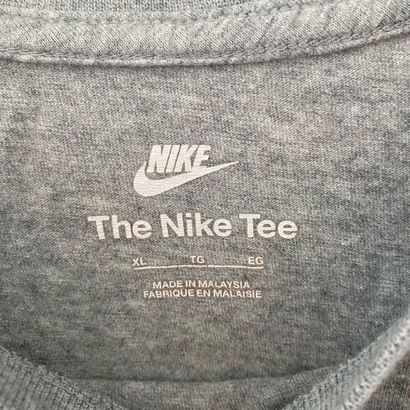 Nike - The Nike Tee - Men's Gray T-Shirt - Size XL - Picture 3 of 5